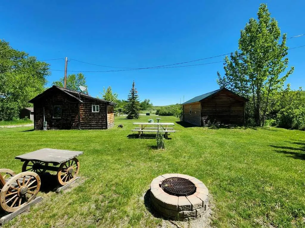 4221 6 Highway Twin Butte AB T0K 1W0