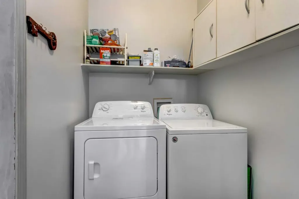38 Millbank Hill SW Calgary AB T2Y 2Y9
