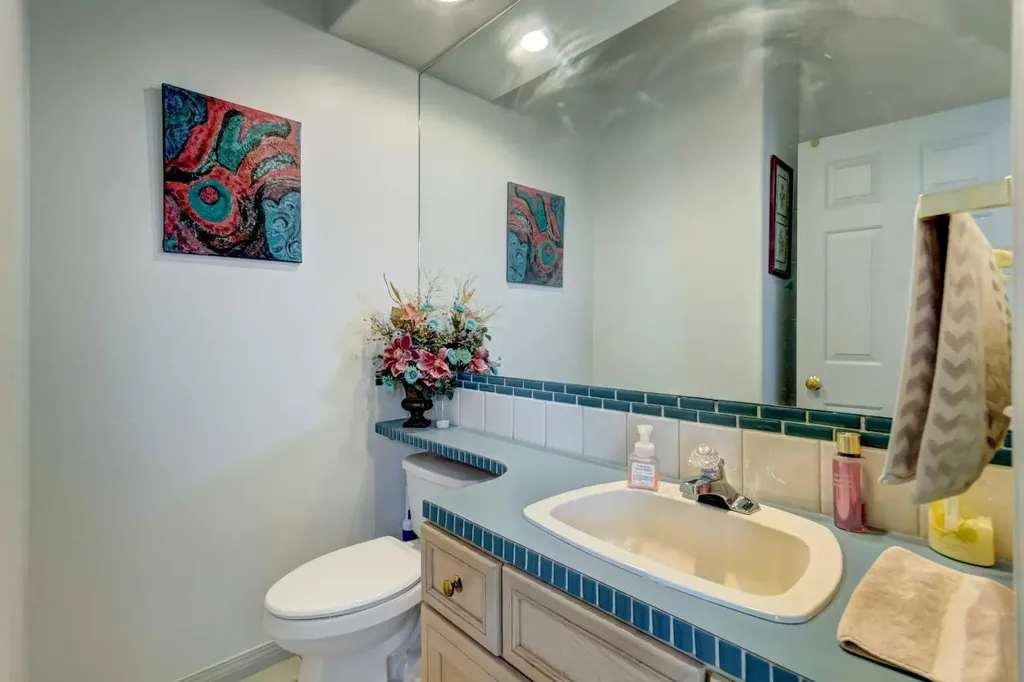 38 Millbank Hill SW Calgary AB T2Y 2Y9