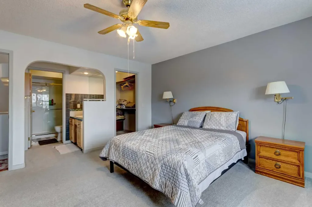 38 Millbank Hill SW Calgary AB T2Y 2Y9