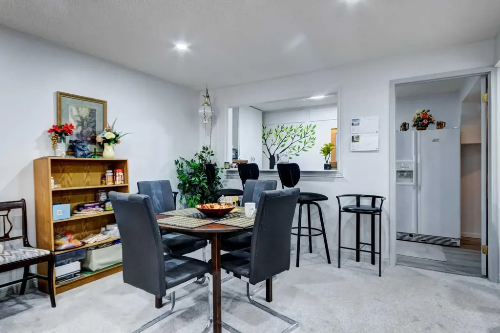 38 Millbank Hill SW Calgary AB T2Y 2Y9