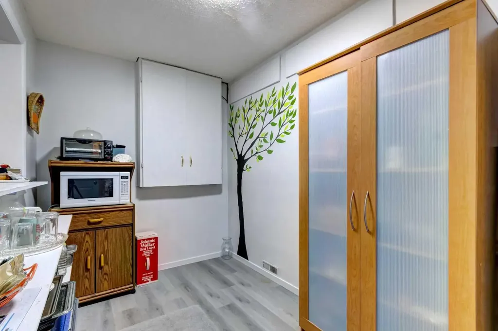 38 Millbank Hill SW Calgary AB T2Y 2Y9