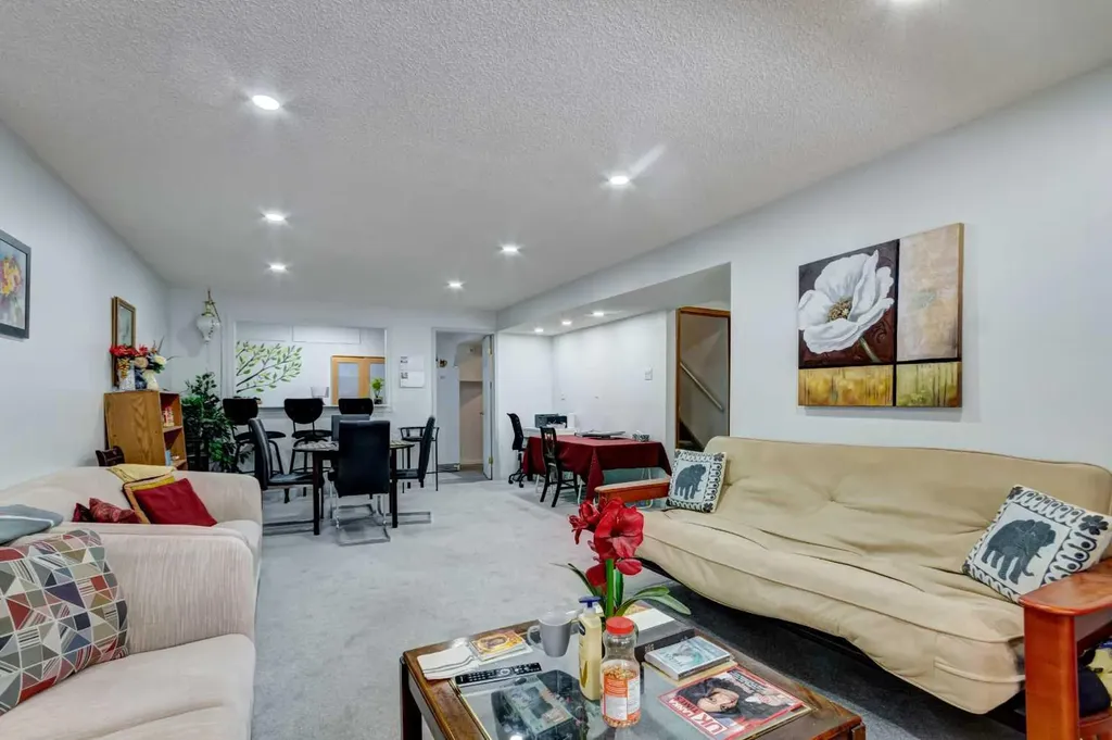 38 Millbank Hill SW Calgary AB T2Y 2Y9