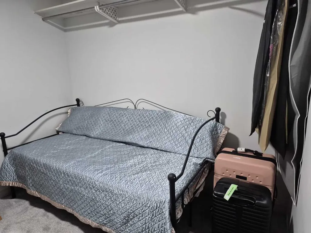 38 Millbank Hill SW Calgary AB T2Y 2Y9