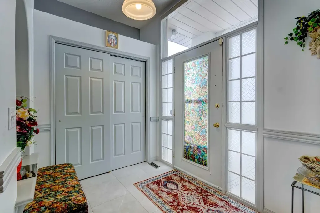 38 Millbank Hill SW Calgary AB T2Y 2Y9