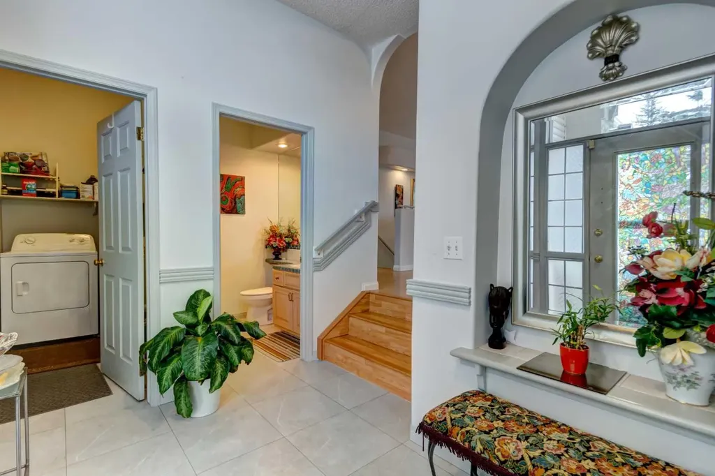 38 Millbank Hill SW Calgary AB T2Y 2Y9