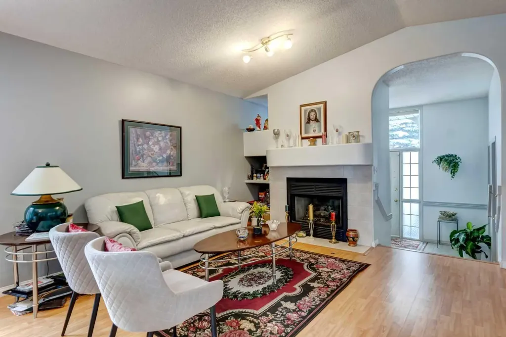 38 Millbank Hill SW Calgary AB T2Y 2Y9