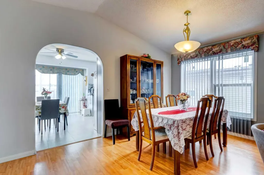 38 Millbank Hill SW Calgary AB T2Y 2Y9