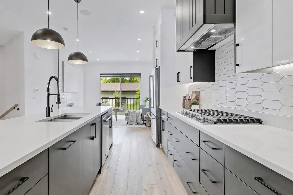 523 55 Avenue SW Calgary AB T2V 0E9