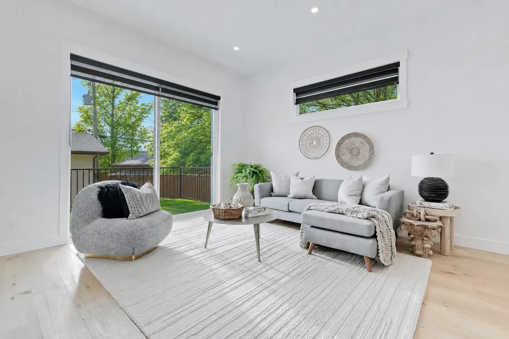 523 55 Avenue SW Calgary AB T2V 0E9