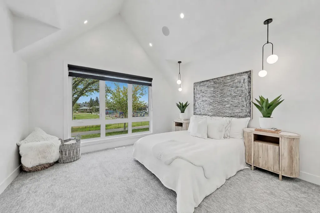 523 55 Avenue SW Calgary AB T2V 0E9