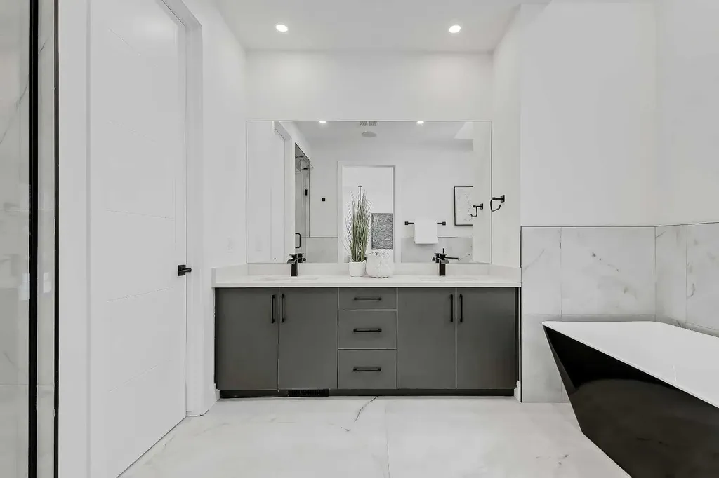 523 55 Avenue SW Calgary AB T2V 0E9