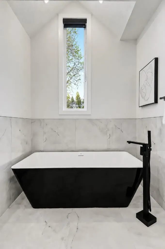 523 55 Avenue SW Calgary AB T2V 0E9