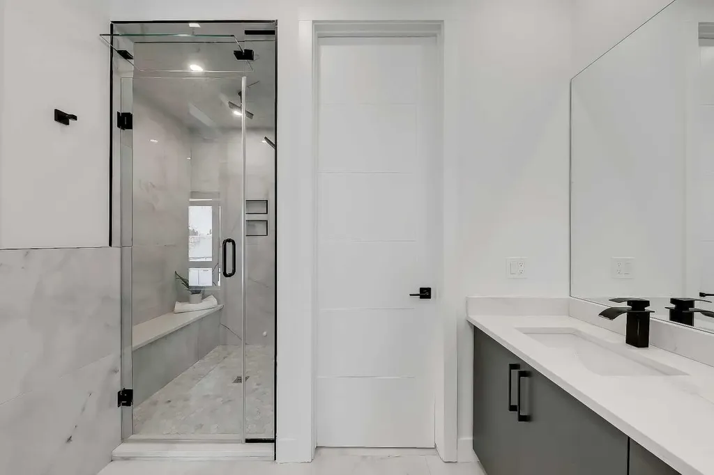523 55 Avenue SW Calgary AB T2V 0E9
