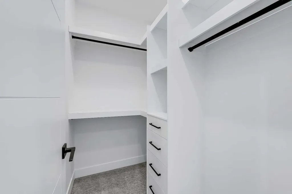 523 55 Avenue SW Calgary AB T2V 0E9