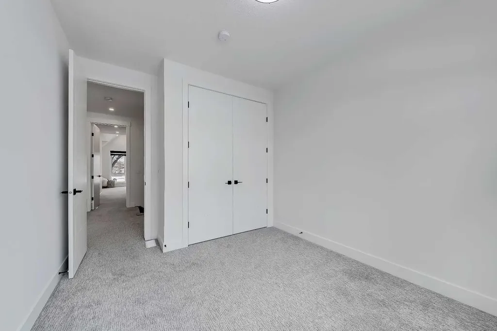 523 55 Avenue SW Calgary AB T2V 0E9