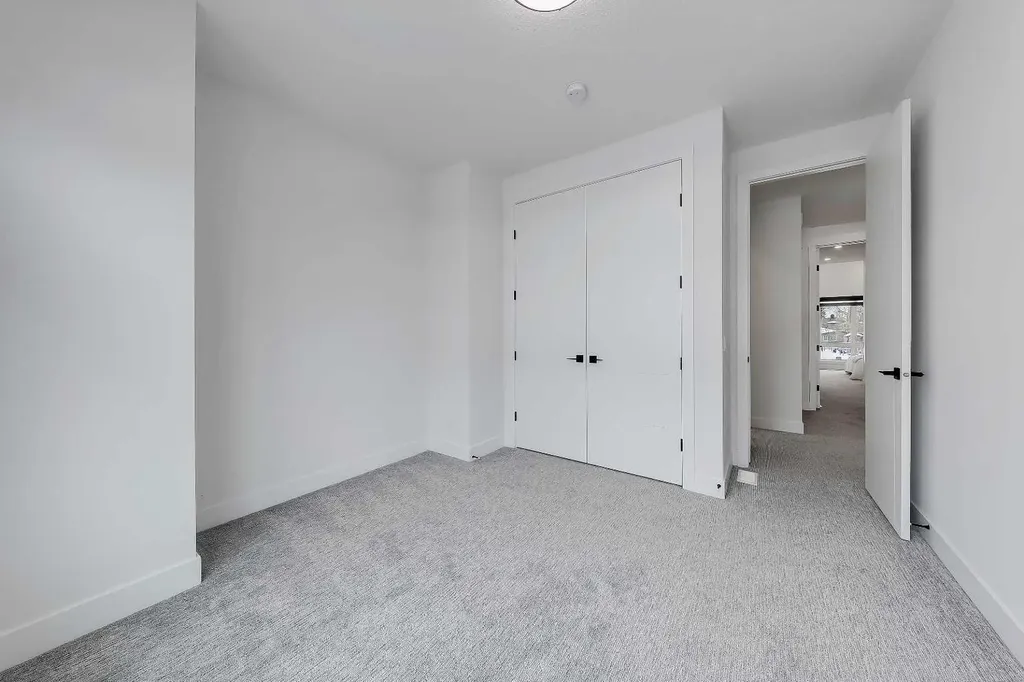 523 55 Avenue SW Calgary AB T2V 0E9