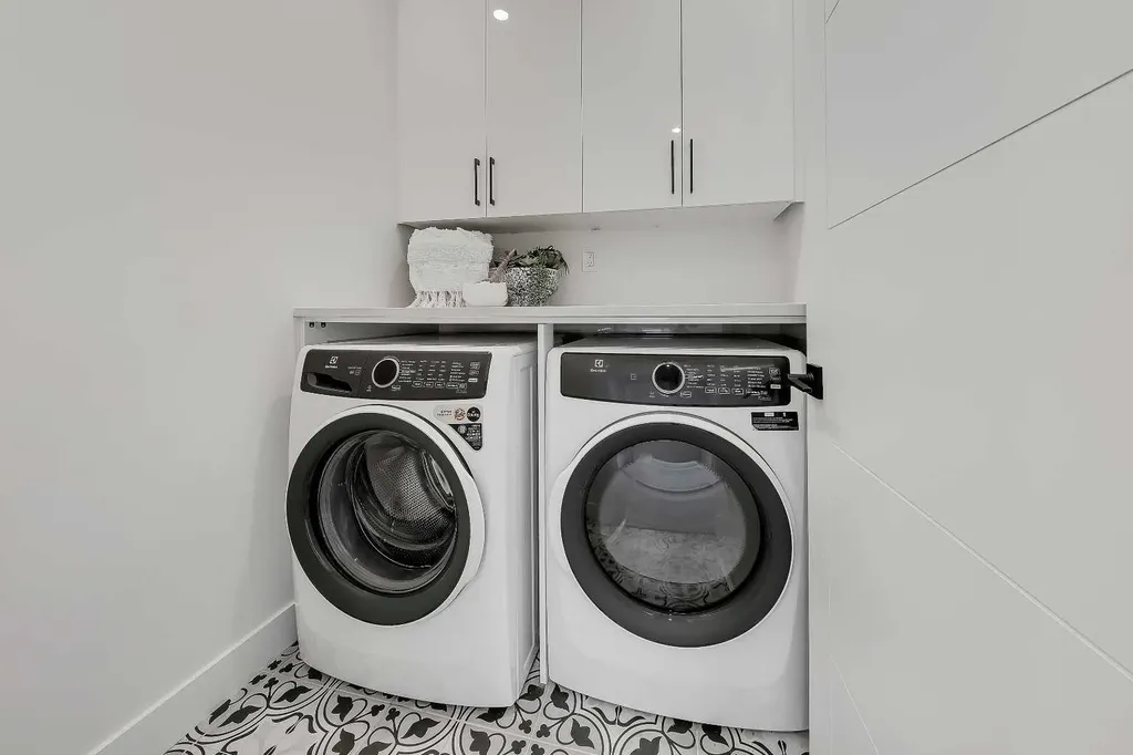 523 55 Avenue SW Calgary AB T2V 0E9