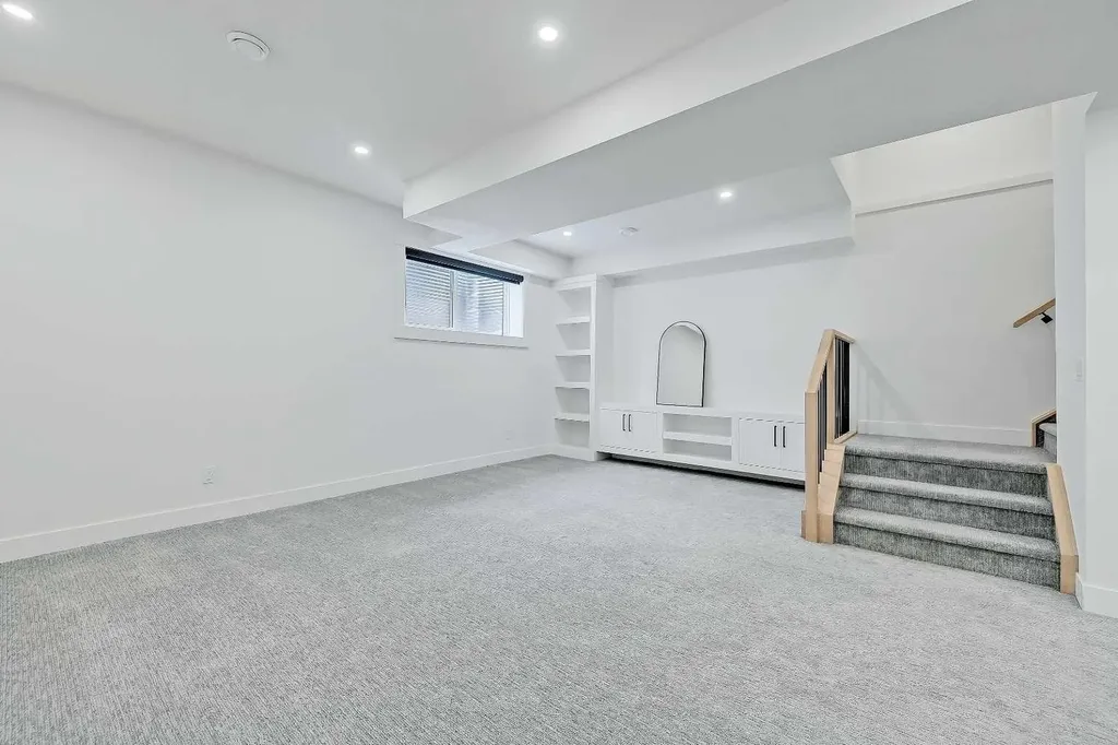 523 55 Avenue SW Calgary AB T2V 0E9