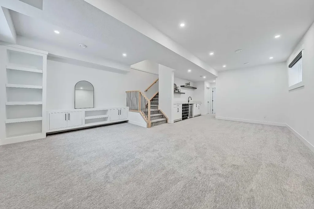 523 55 Avenue SW Calgary AB T2V 0E9