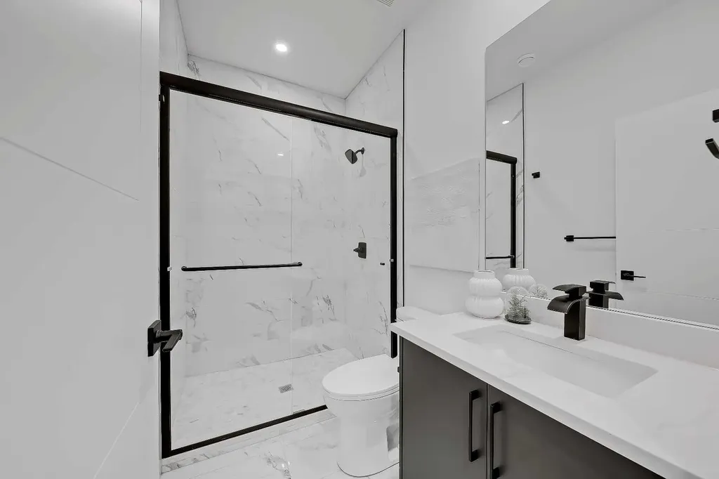 523 55 Avenue SW Calgary AB T2V 0E9