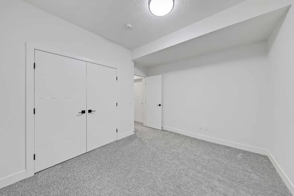 523 55 Avenue SW Calgary AB T2V 0E9