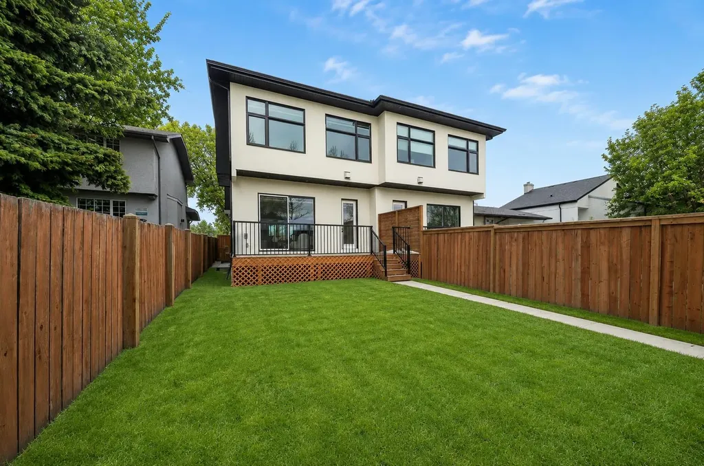 523 55 Avenue SW Calgary AB T2V 0E9