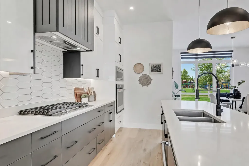523 55 Avenue SW Calgary AB T2V 0E9