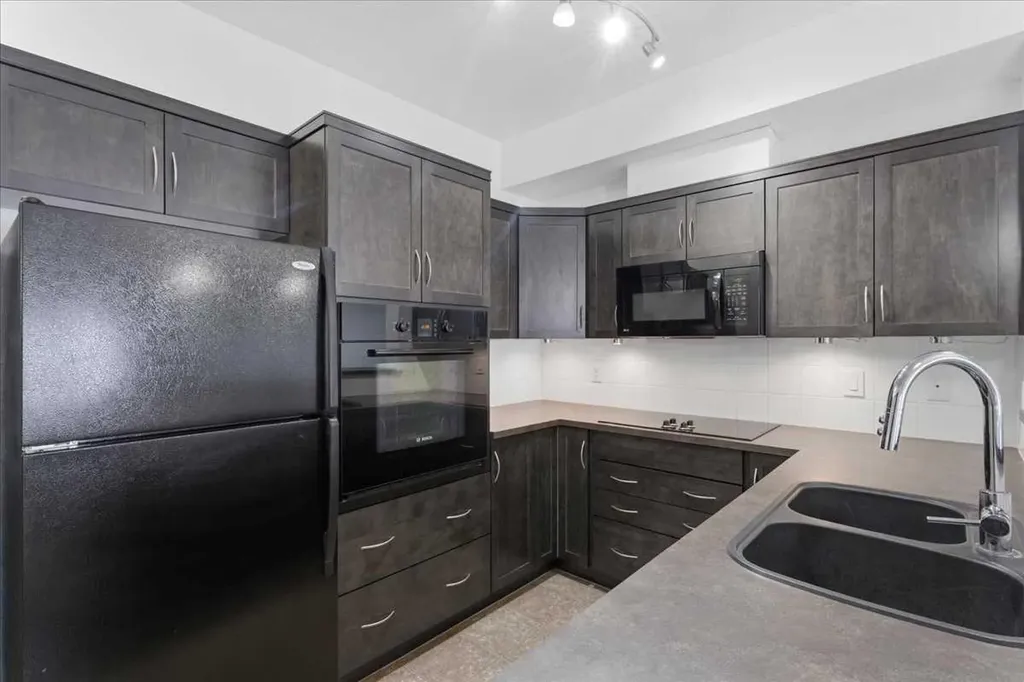 30 Royal Oak Plaza NW Calgary AB T3G 0C1