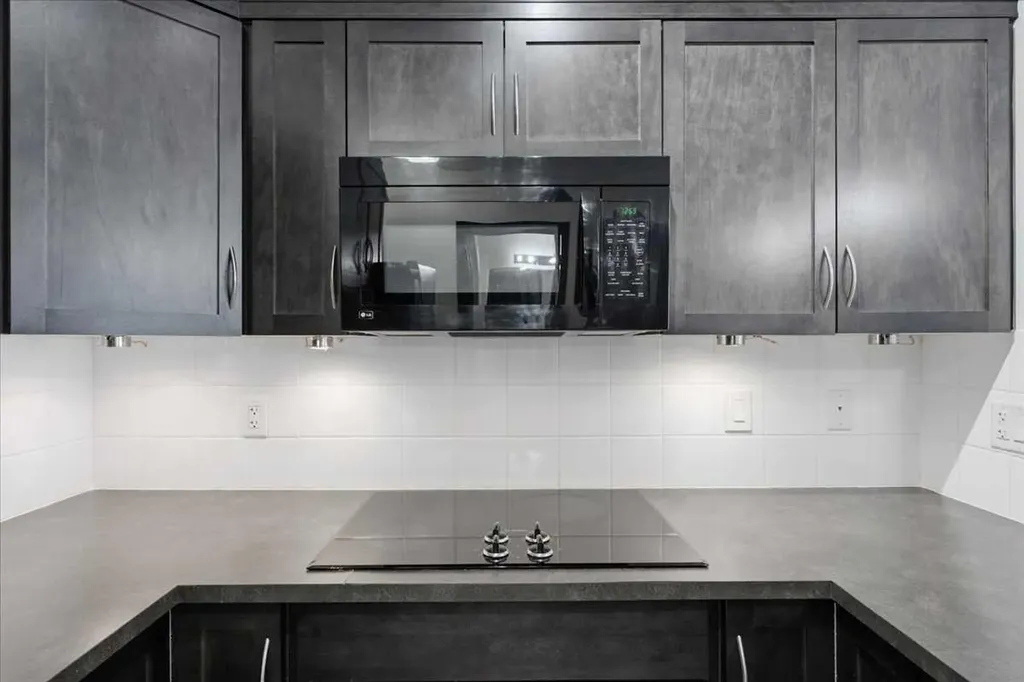 30 Royal Oak Plaza NW Calgary AB T3G 0C1
