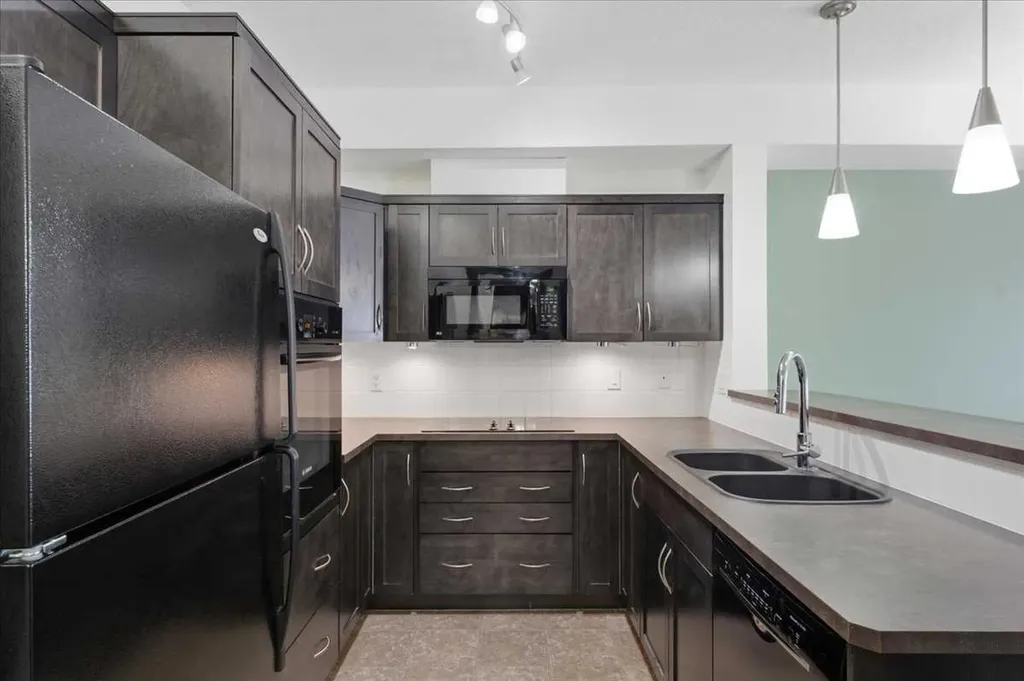 30 Royal Oak Plaza NW Calgary AB T3G 0C1