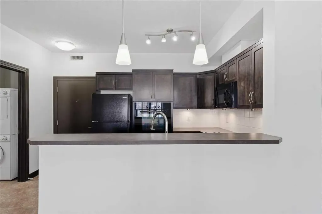 30 Royal Oak Plaza NW Calgary AB T3G 0C1