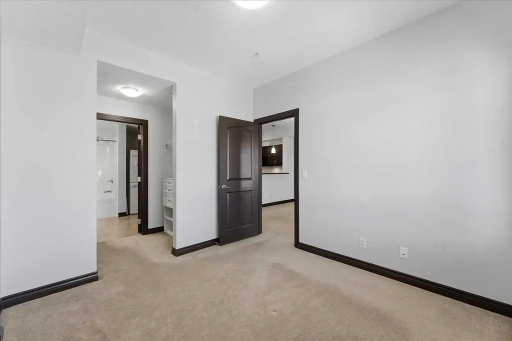 30 Royal Oak Plaza NW Calgary AB T3G 0C1