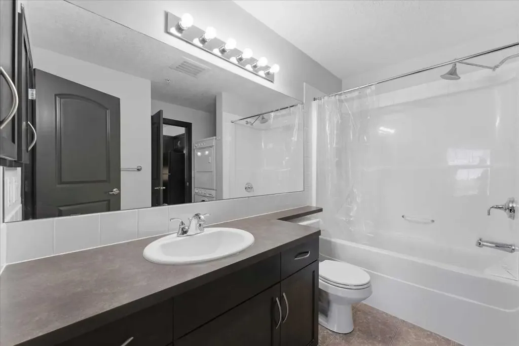 30 Royal Oak Plaza NW Calgary AB T3G 0C1
