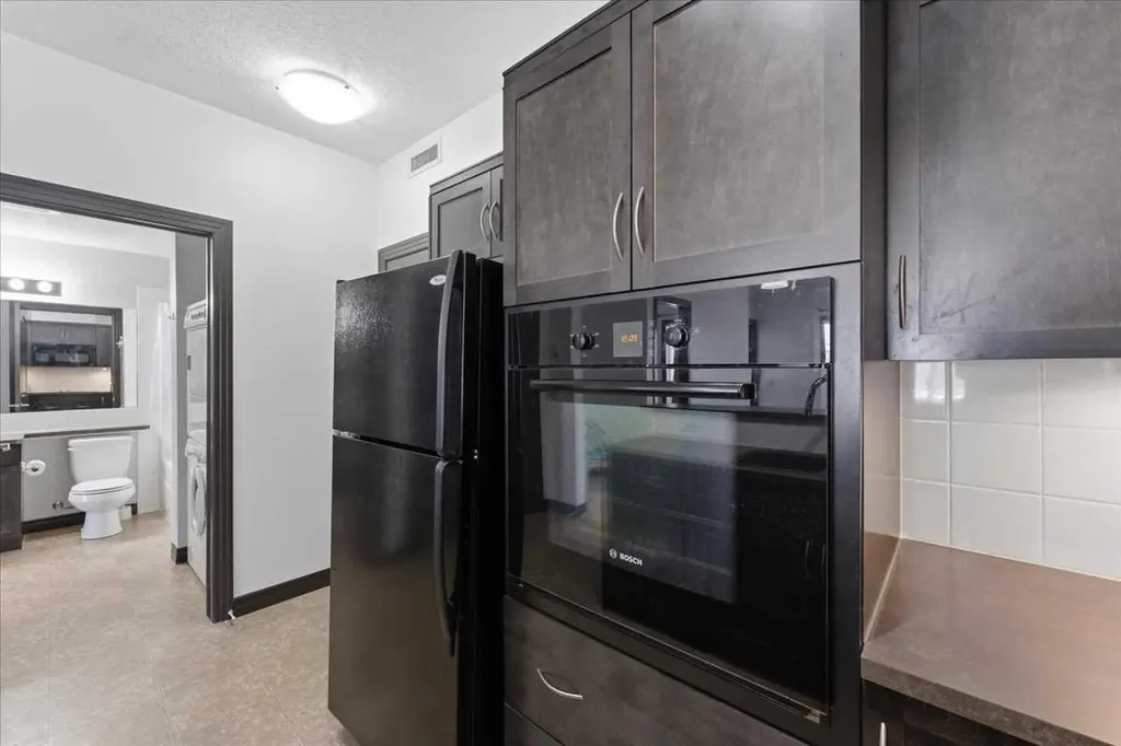 30 Royal Oak Plaza NW Calgary AB T3G 0C1
