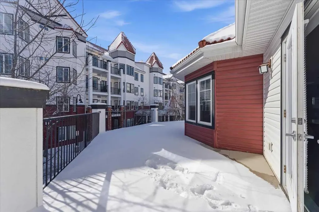 30 Royal Oak Plaza NW Calgary AB T3G 0C1