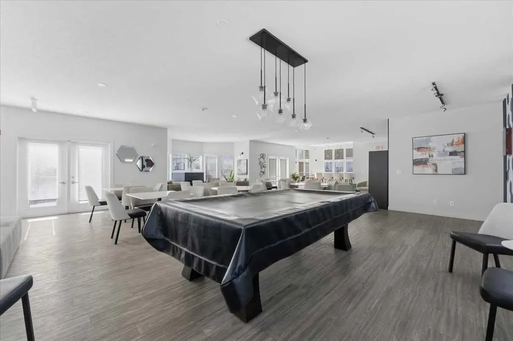 30 Royal Oak Plaza NW Calgary AB T3G 0C1