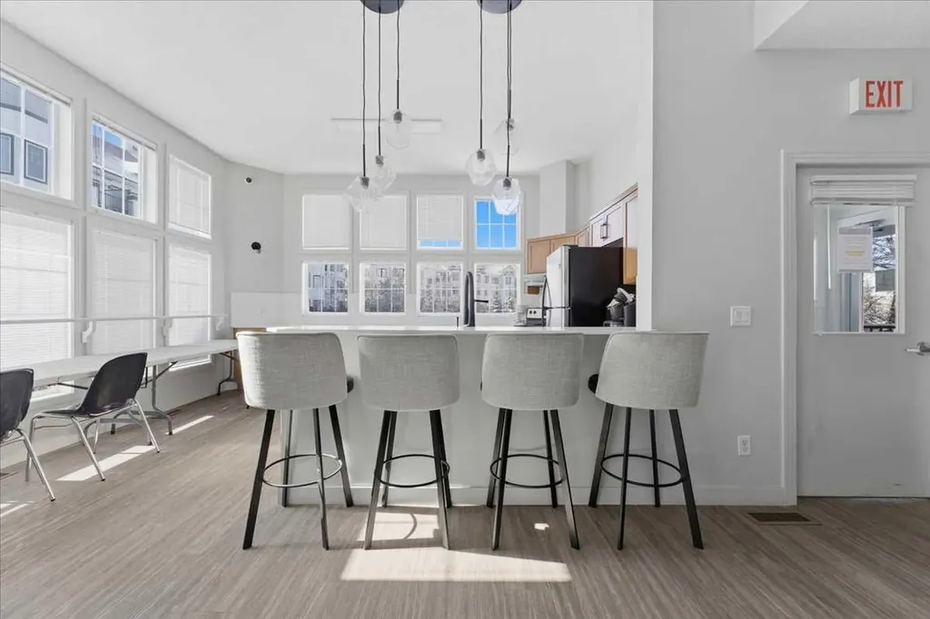 30 Royal Oak Plaza NW Calgary AB T3G 0C1
