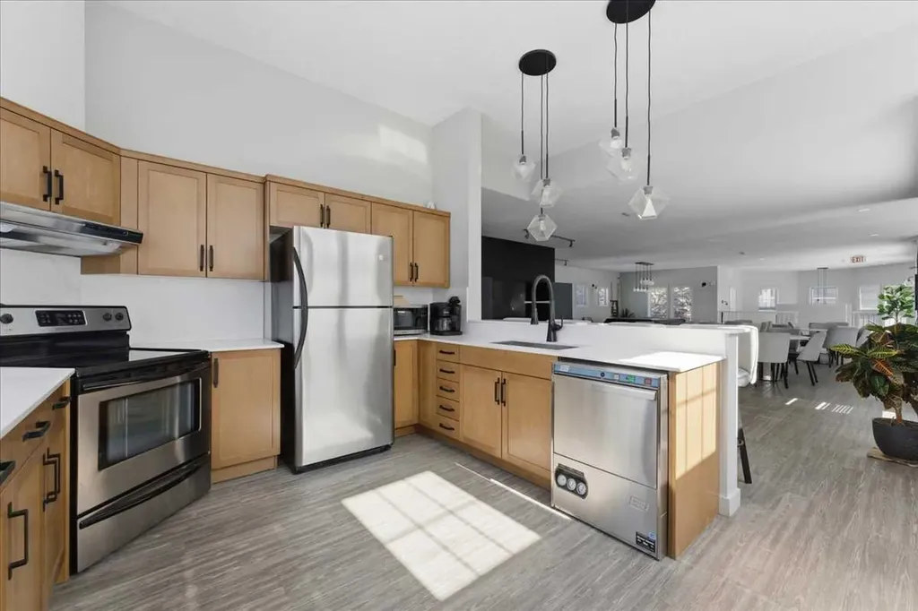 30 Royal Oak Plaza NW Calgary AB T3G 0C1