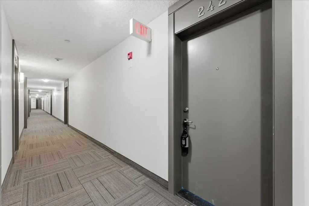 30 Royal Oak Plaza NW Calgary AB T3G 0C1