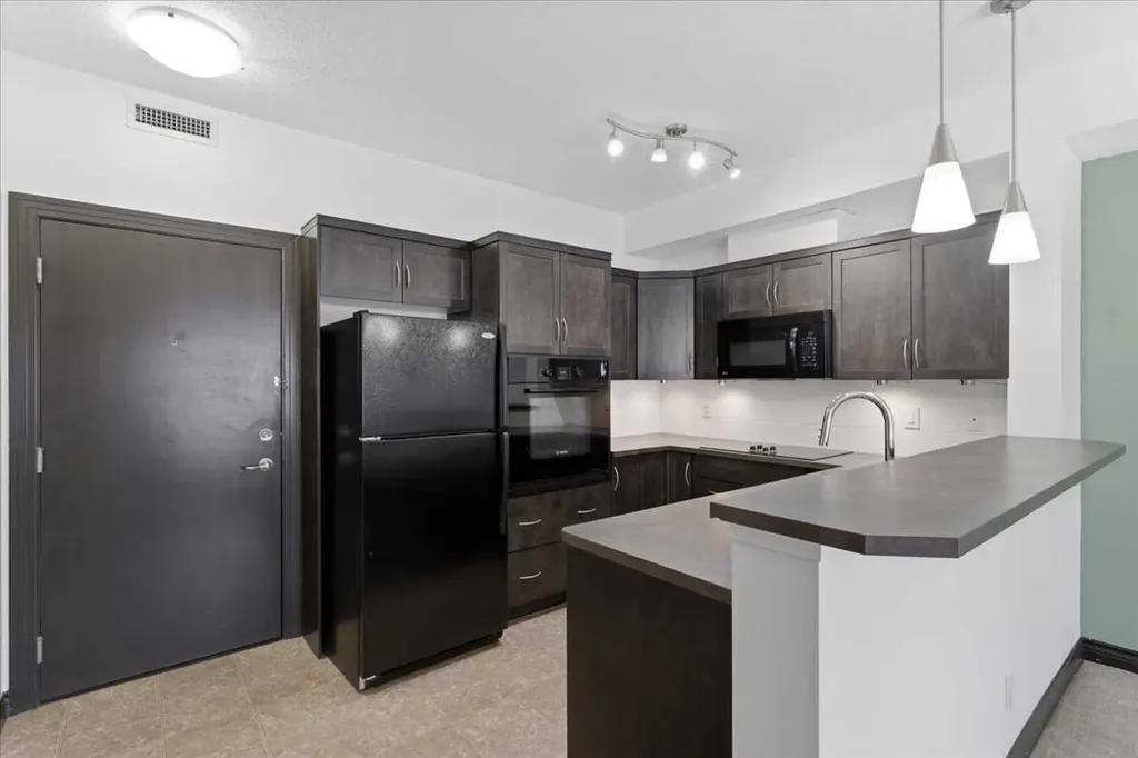 30 Royal Oak Plaza NW Calgary AB T3G 0C1