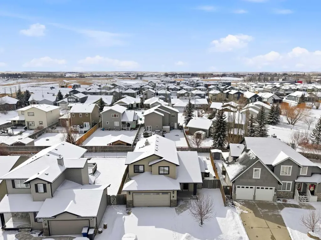 17 Skara Brae Close Carstairs AB T0M0N0