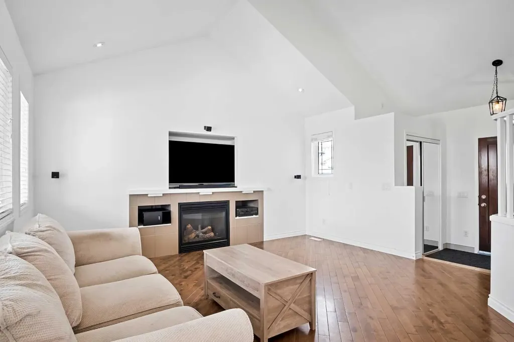 17 Skara Brae Close Carstairs AB T0M0N0