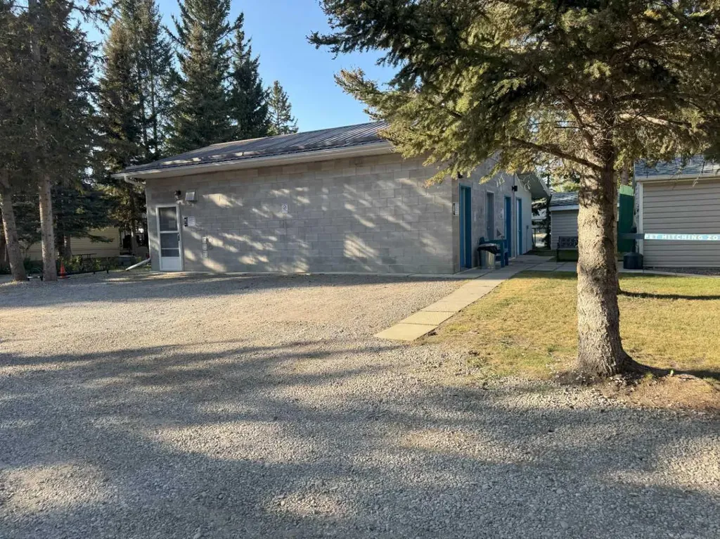 200 4 Avenue SW Sundre AB T0M 1X0