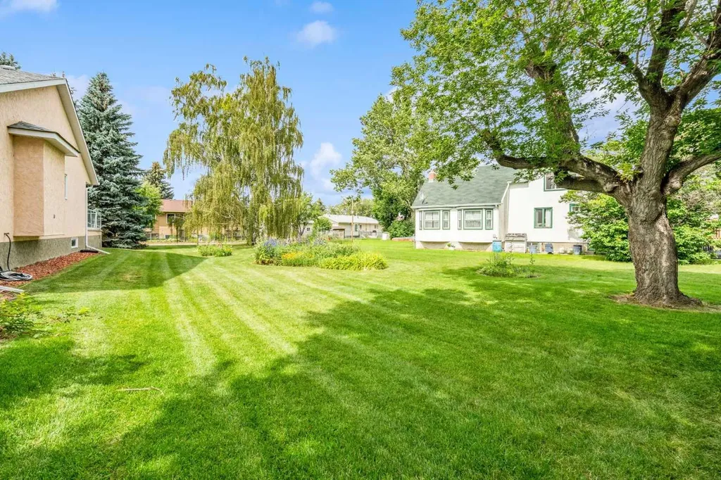 2504 19 Street Nanton AB T0L 1R0