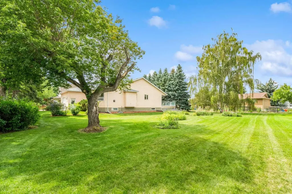 2504 19 Street Nanton AB T0L 1R0