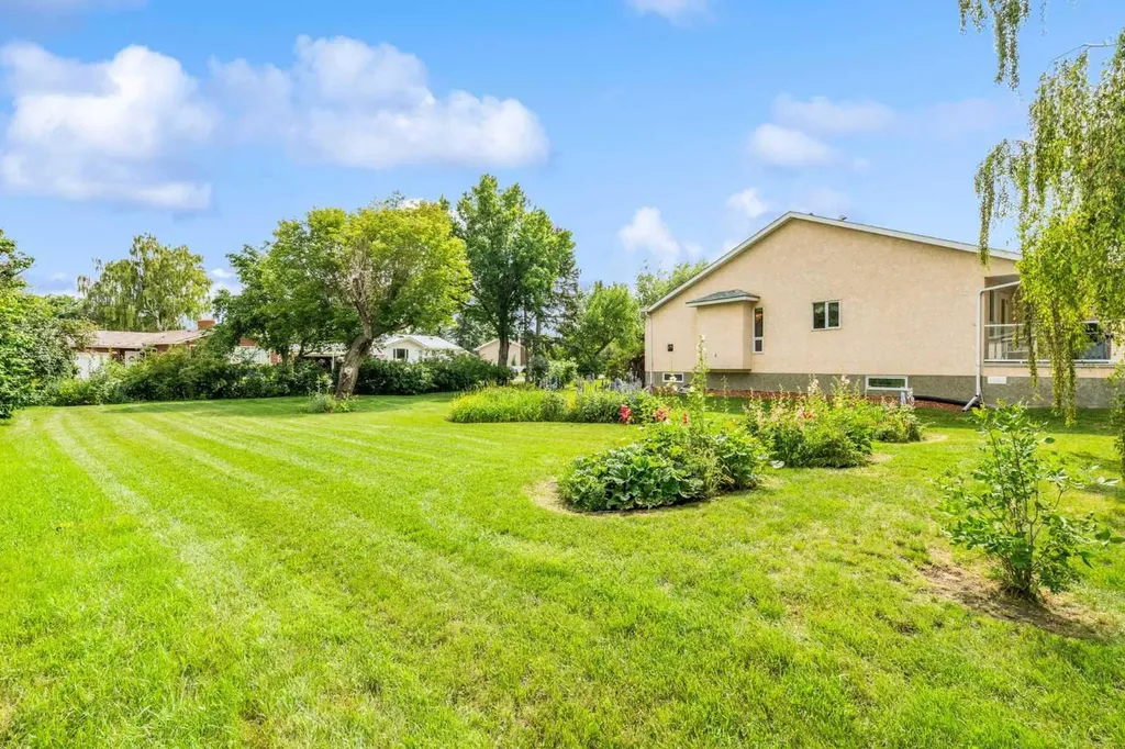 2504 19 Street Nanton AB T0L 1R0