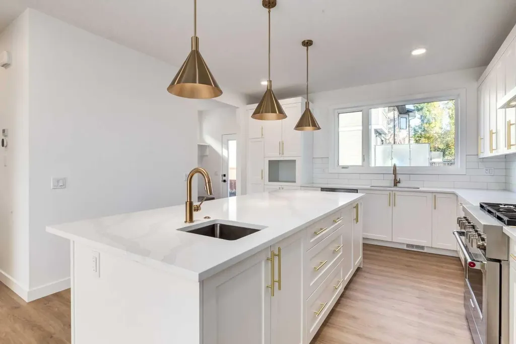 2520 21 Avenue SW Calgary AB T3E0H3