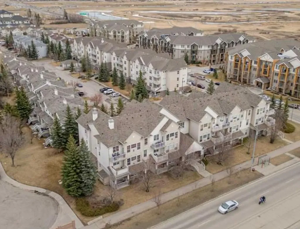 1000 Applevillage Court SE Calgary AB T2A 7Z4