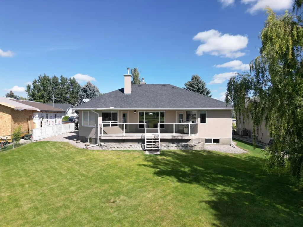 41 Westlynn Drive W Claresholm AB T0L0T0